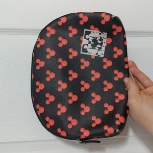 NWOT Disney Mickey Mouse x Dani By Danielle Nicole Cosmetic. Travel Bag
